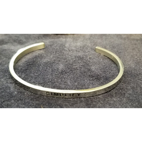 Twelve various bracelets goldtone , black and silvertone 51124 - Picture 12 of 16